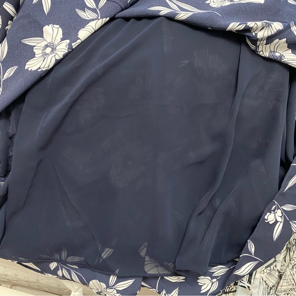 ANN TAYLOR NAVY AND WHITE FLORAL MIDI DRESS - Picture 5 of 7